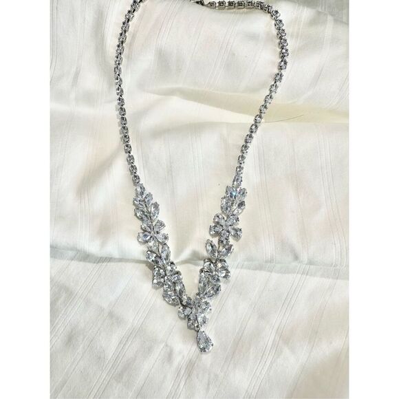 The Jasmine: sparkly cubic zirconia flower statement necklace - Picture 3 of 12